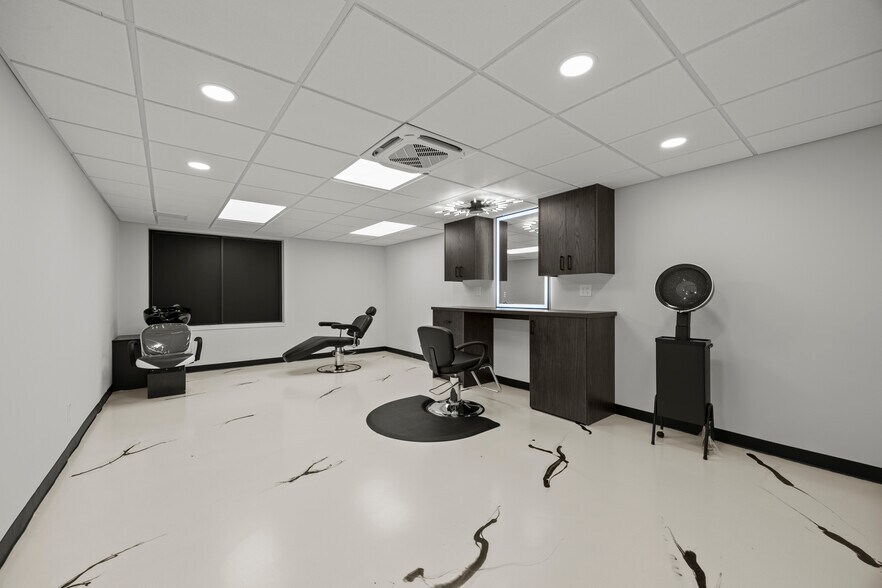 More Photos Of 4588 Kenny Rd, Columbus Storefront Retail Office For Sale