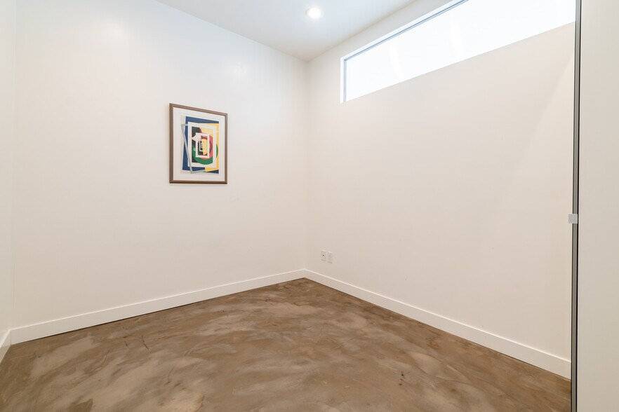 More Photos Of 5655 E Beverly Blvd, Los Angeles General Retail For Lease