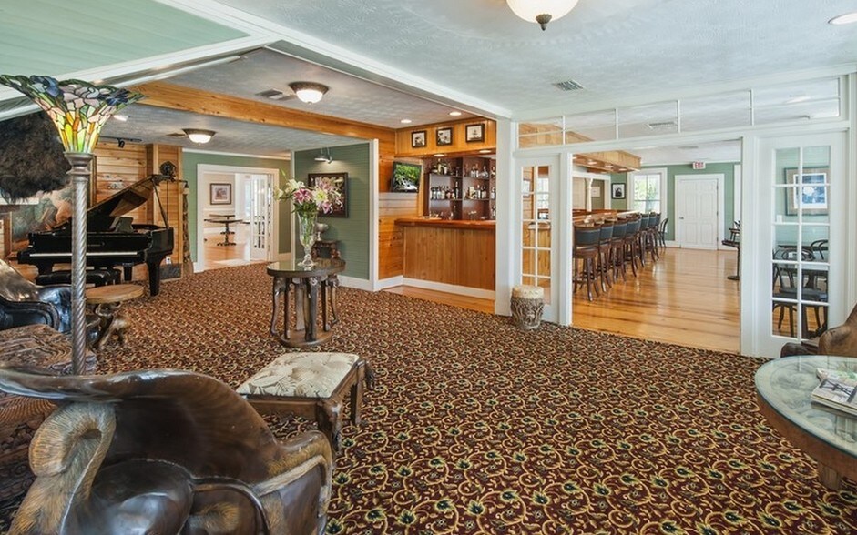 More Photos Of 107 N Broadway St, Fellsmere Hotel For Sale