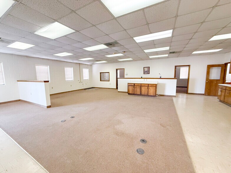 More Photos Of 1901 Carter St, Pampa Office For Sale
