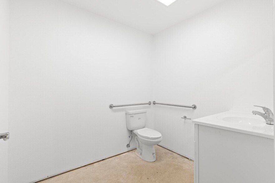 More Photos Of 6305 Springer Dr, Port Richey Industrial For Sale