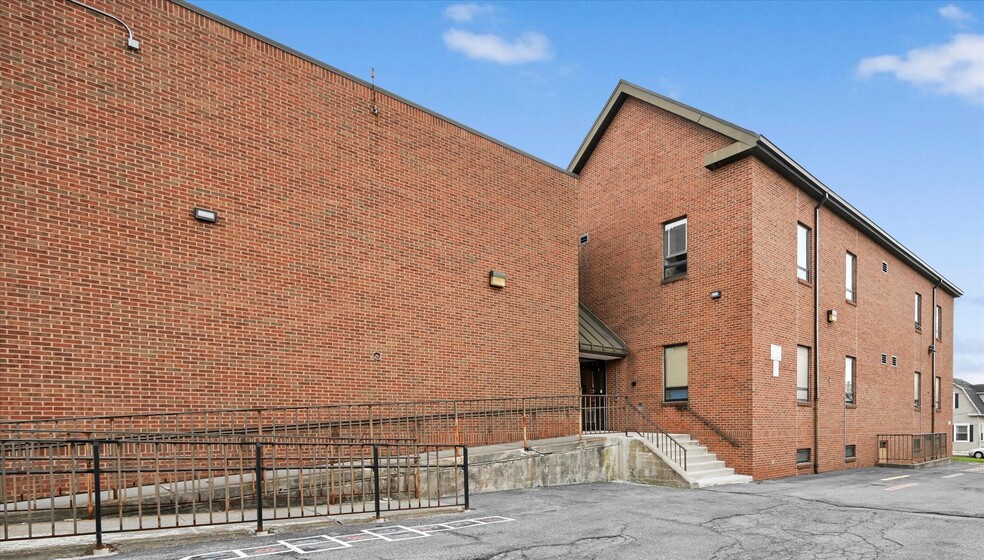 More Photos Of 855 Lincoln Ave, Northampton Office For Sale