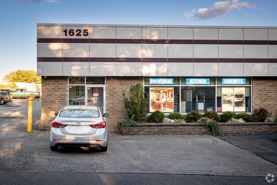More Photos Of 1625 Sycamore Ave, Bohemia Warehouse For Lease