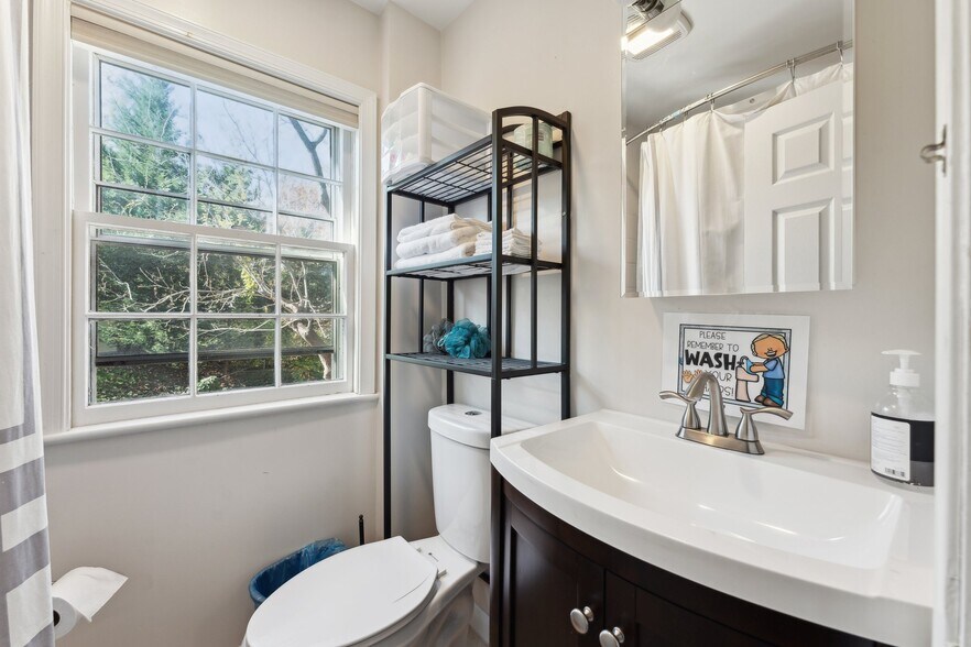 More Photos Of 5730 Biscayne dr, Alexandria Office For Sale