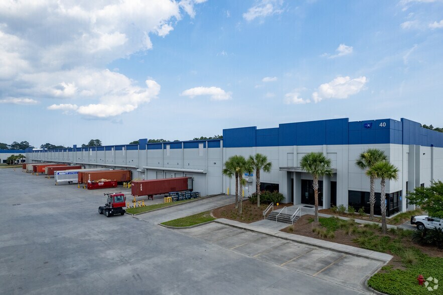 More Photos Of 40 Sonny Perdue Dr, Garden City Warehouse For Lease