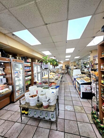 More Photos Of 307 Brighton Beach Ave, Brooklyn General Retail For Sale