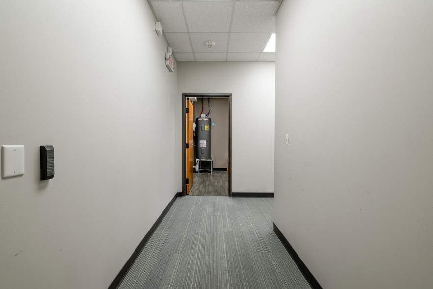 More Photos Of 5460 Main St, Del City Flex For Lease