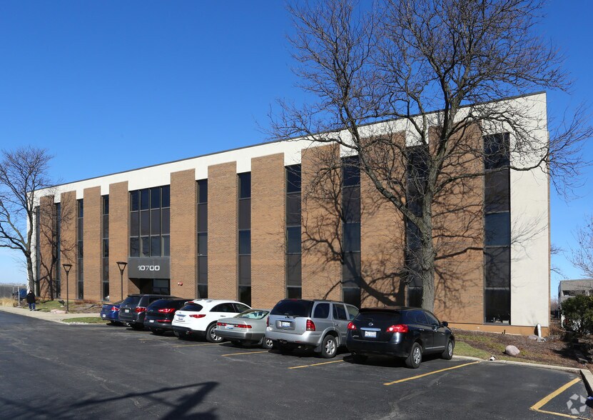 More Photos Of 10700 W Higgins Rd, Rosemont Office For Sale