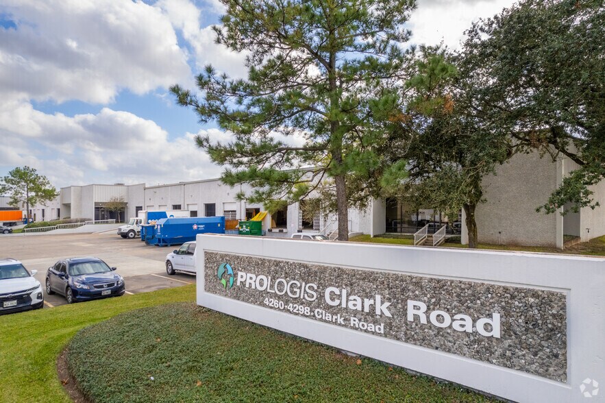 More Photos Of 4260-4298 Clark Rd, Houston Distribution For Lease