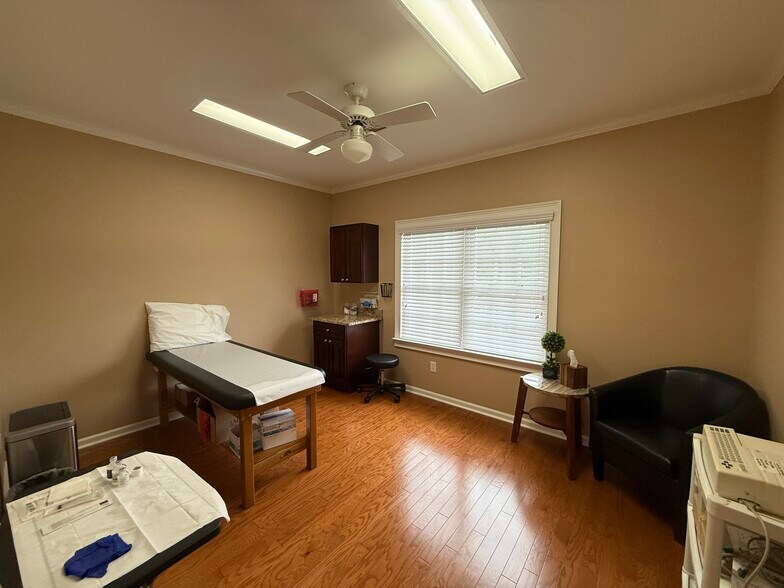 Primary Photo Of 4595 Towne Lake Pky, Woodstock Medical For Lease