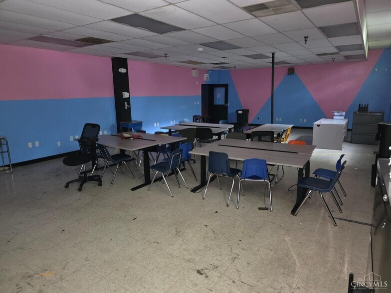 More Photos Of 2612 Gilbert Ave, Cincinnati Light Manufacturing For Sale