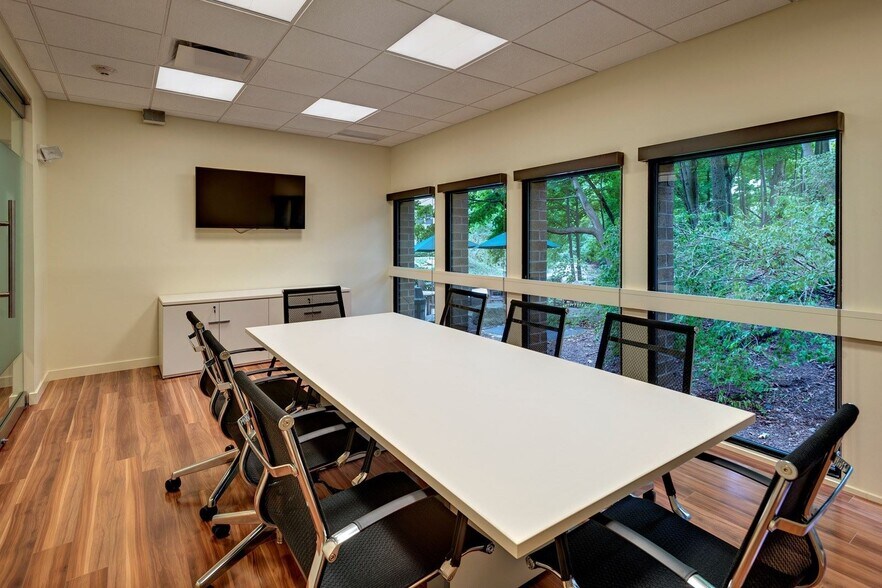 More Photos Of 4 Greenwich Office Park, Greenwich Unknown For Lease