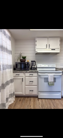 More Photos Of 4080 Spring Rd, Las Vegas Office Residential For Lease