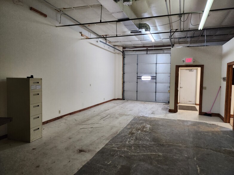 More Photos Of 459-473 N Washburn St, Oshkosh Storefront Retail Office For Lease