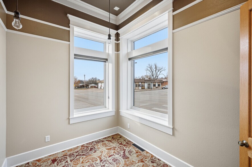More Photos Of 101 S Big Horn Ave, Moorcroft Flex For Sale