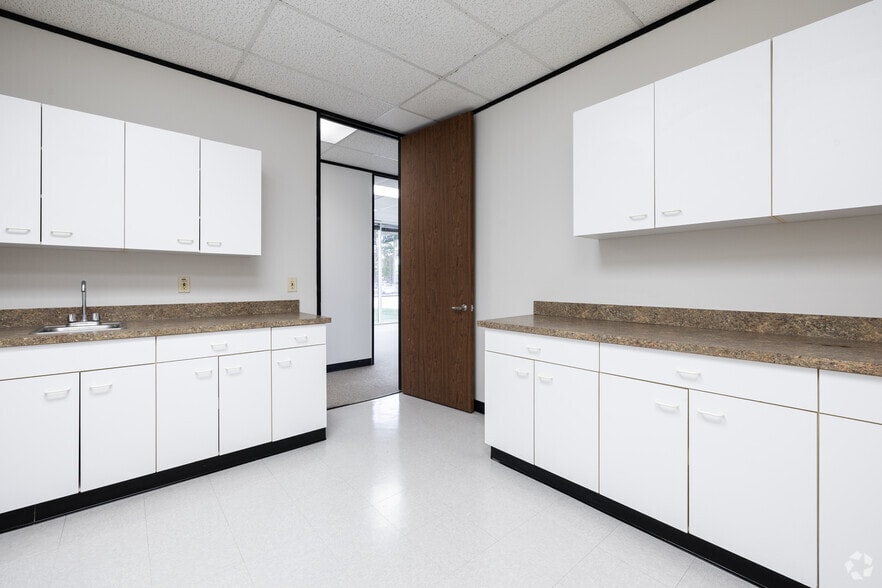 More Photos Of 14425 Torrey Chase Blvd, Houston Office For Lease