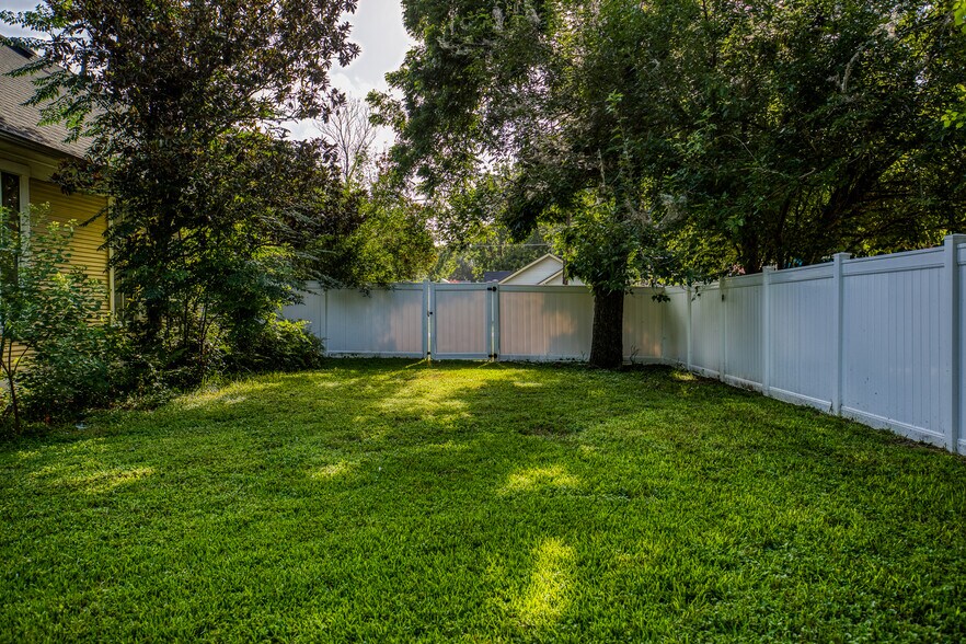 More Photos Of 1600 S Day St, Brenham Medical For Sale
