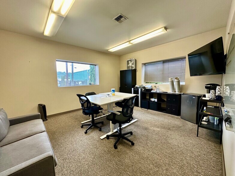 More Photos Of 8300 7th Ave S, Seattle Warehouse For Lease