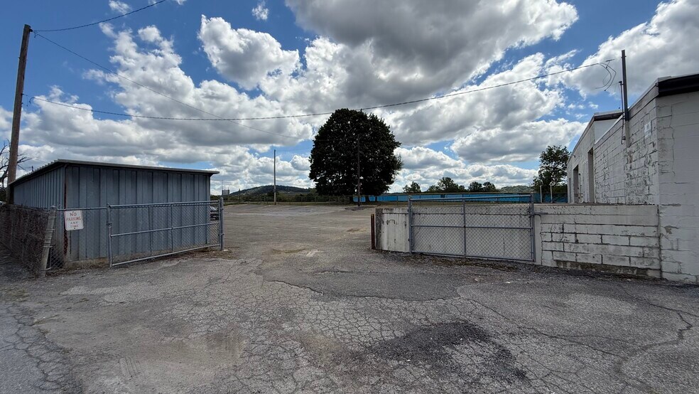 More Photos Of 1350 Balata St, Easton Warehouse For Sale