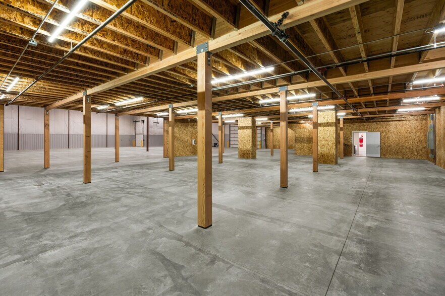 More Photos Of 880 Nicole st, Helena Distribution For Lease