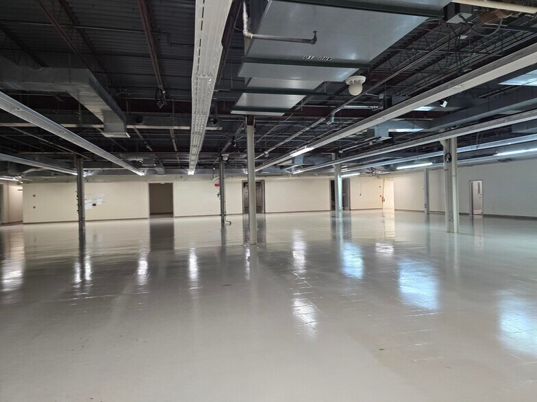More Photos Of 601 Main St, New Town Warehouse For Lease
