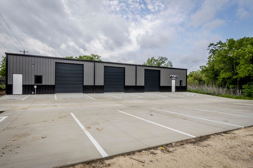 More Photos Of 1401 Ranger Hwy, Weatherford Warehouse For Lease