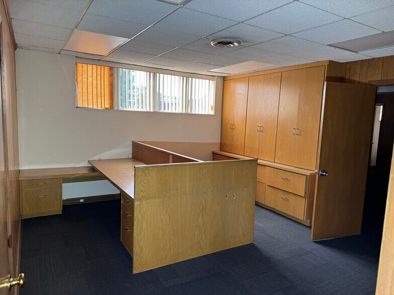 More Photos Of 1948 W Green Dr, High Point Warehouse For Lease