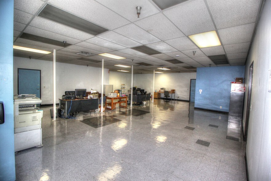 More Photos Of 601 S Dupont Ave, Ontario Warehouse For Sale