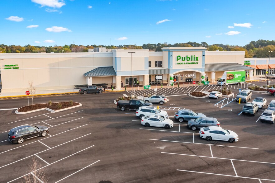 More Photos Of 10040 Navarre Pky, Navarre General Retail For Lease