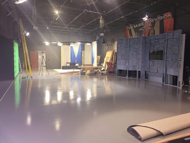 More Photos Of 116 County Line Rd W, Westerville Loft Creative Space For Sale