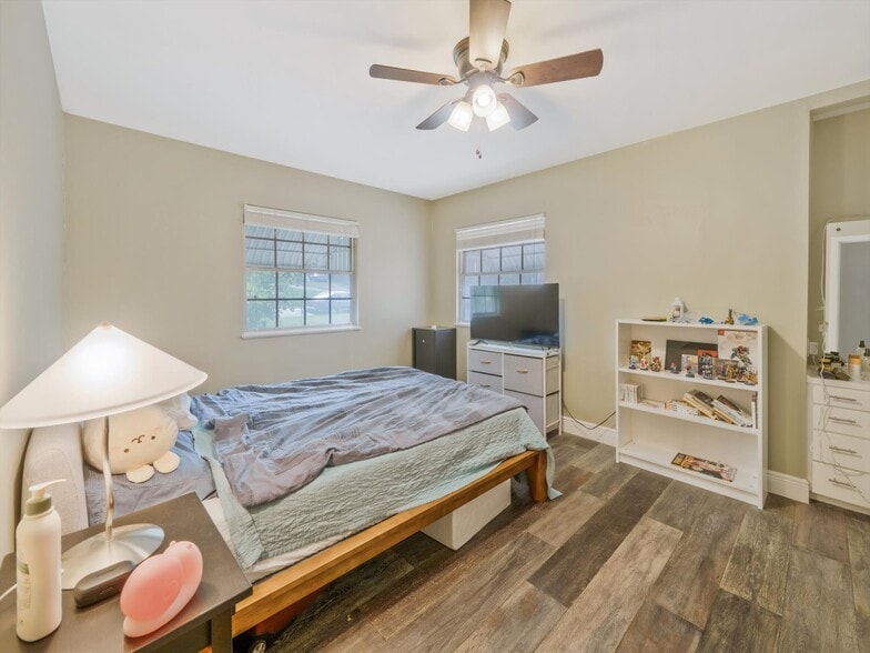 More Photos Of 2326 Hartford Rd, Austin Apartments For Sale