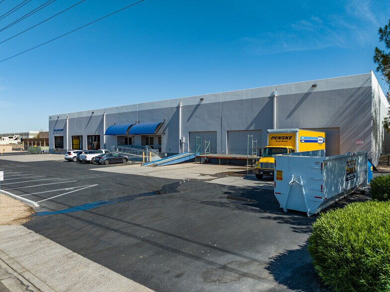 More Photos Of 800 W Fairmont Dr, Tempe Warehouse For Lease