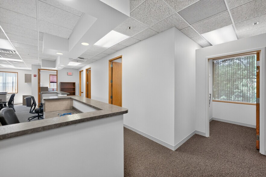 More Photos Of 290 Springfield Dr, Bloomingdale Medical For Lease