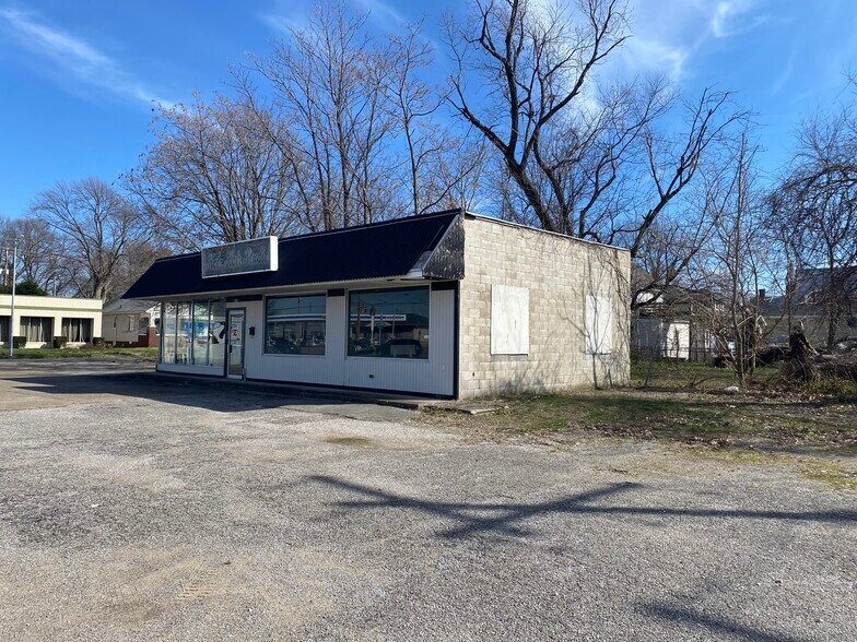 More Photos Of 401 S Kentucky Ave, Evansville Freestanding For Sale