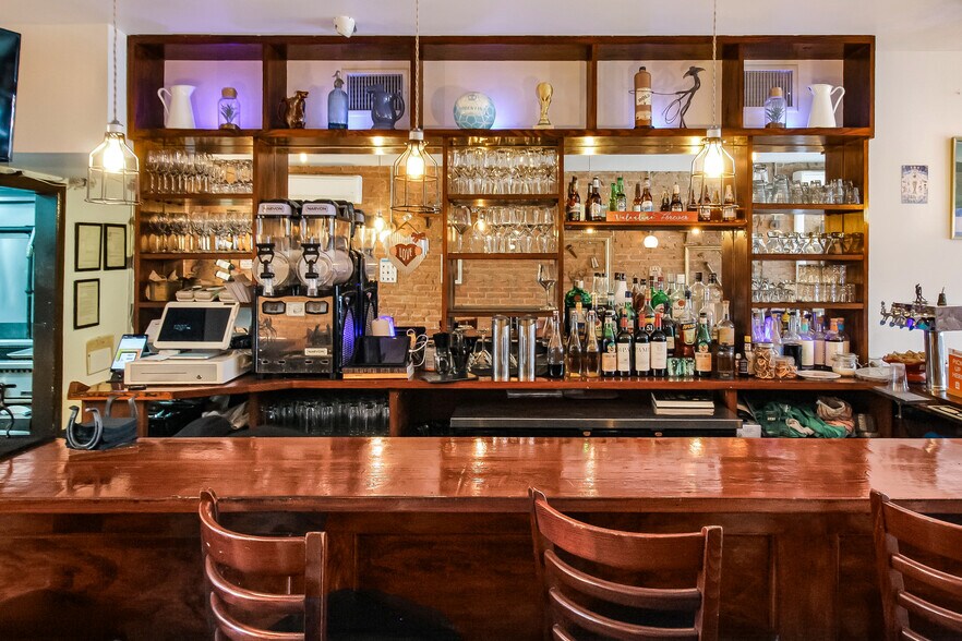 More Photos Of 550 Court St, Brooklyn Restaurant For Lease