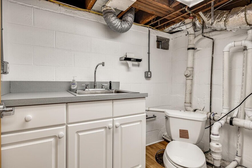 More Photos Of 299 E Northfield Rd, Livingston Medical For Sale