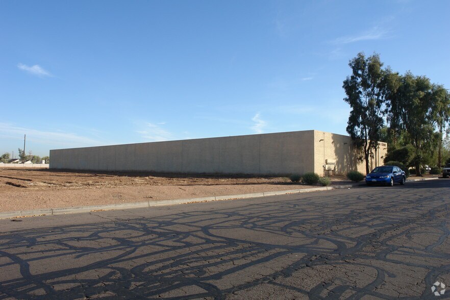 More Photos Of 2450 E Chambers St, Phoenix Warehouse For Lease