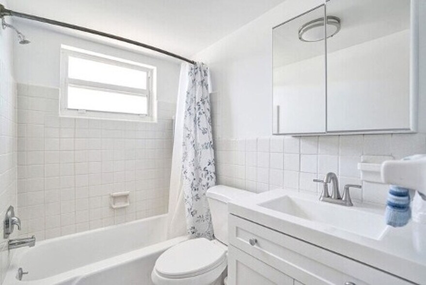 More Photos Of 905 N Federal Hwy, Lake Worth Beach Hotel For Sale