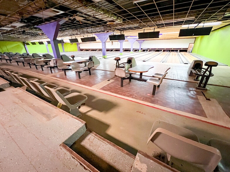 More Photos Of 3920 W Wall St, Midland Bowling Alley For Sale