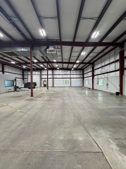 More Photos Of 3300 Commodity Ln, Green Bay Manufacturing For Lease