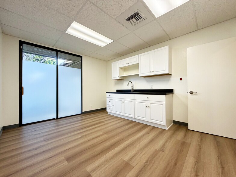 More Photos Of 5320 Carpinteria Ave, Carpinteria Office For Lease