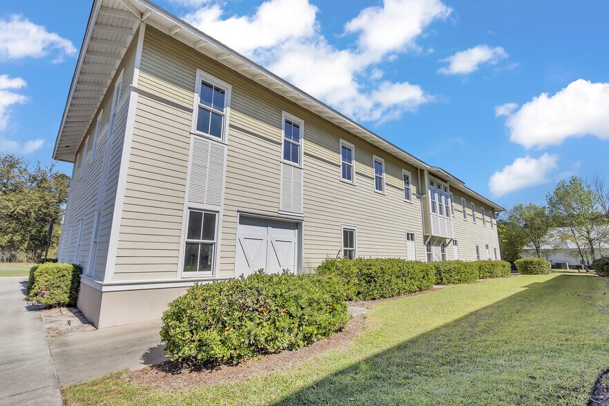 More Photos Of 100 Timber Trail Rd, Richmond Hill Office For Sale