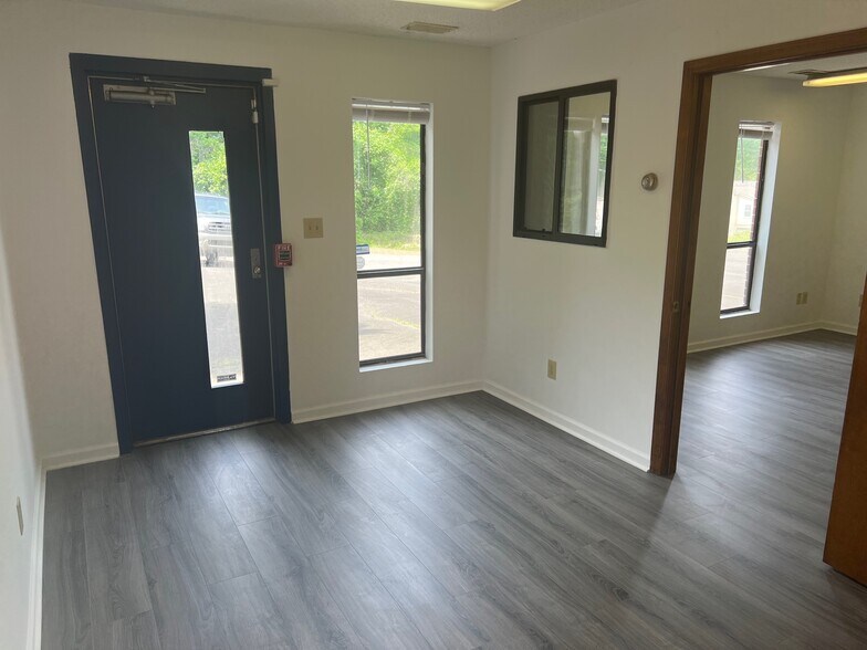 More Photos Of 330 Berry Garden Rd, Kernersville Warehouse For Lease