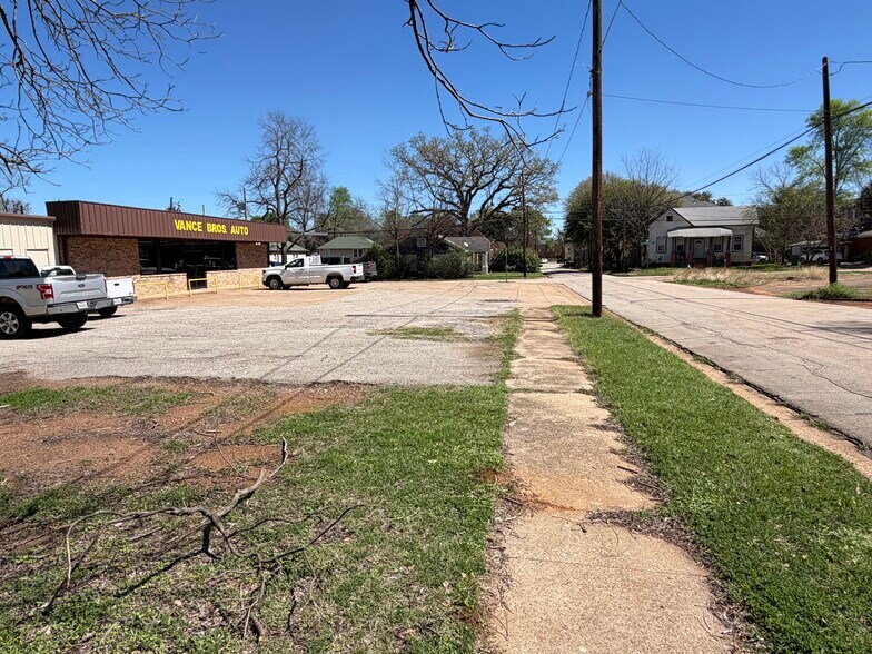 More Photos Of 601 W Lacy St, Palestine General Retail For Sale