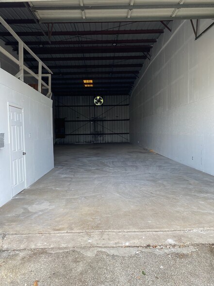 More Photos Of 615-629 Leago St, Houston Service For Lease