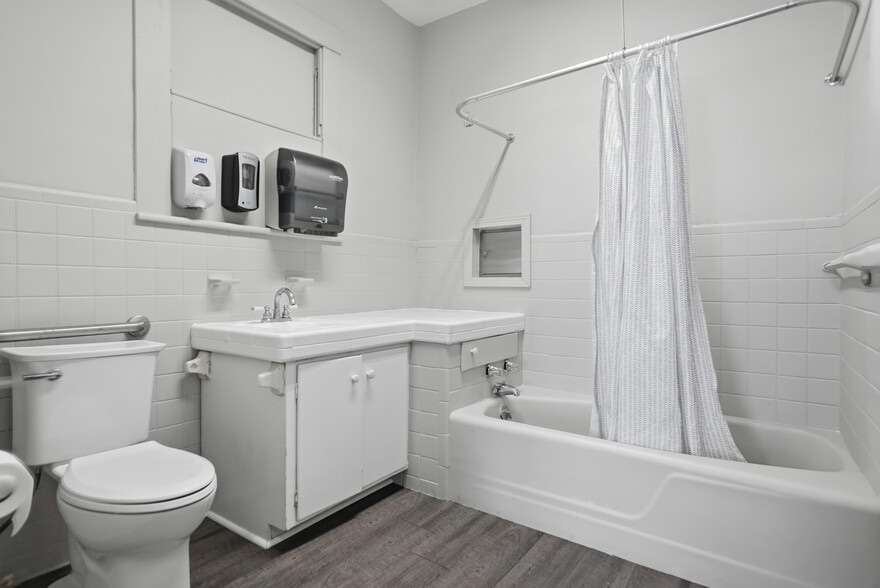 More Photos Of 615 Barlow St, Americus Healthcare For Sale