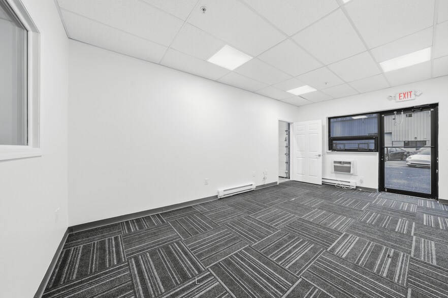 More Photos Of 331 Fairfield Rd, Freehold Service For Lease