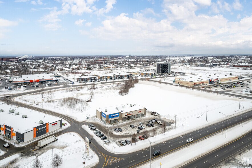 More Photos Of 2050 Boul Monseigneur-Langlois, Salaberry-de-valleyfield Unknown For Lease