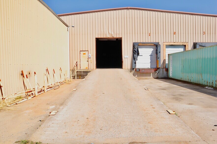 More Photos Of 912 N Beverly Dr, Wichita Falls Warehouse For Lease