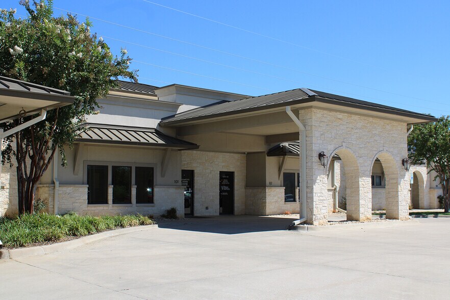 More Photos Of 3324 Colorado Blvd, Denton Office For Lease
